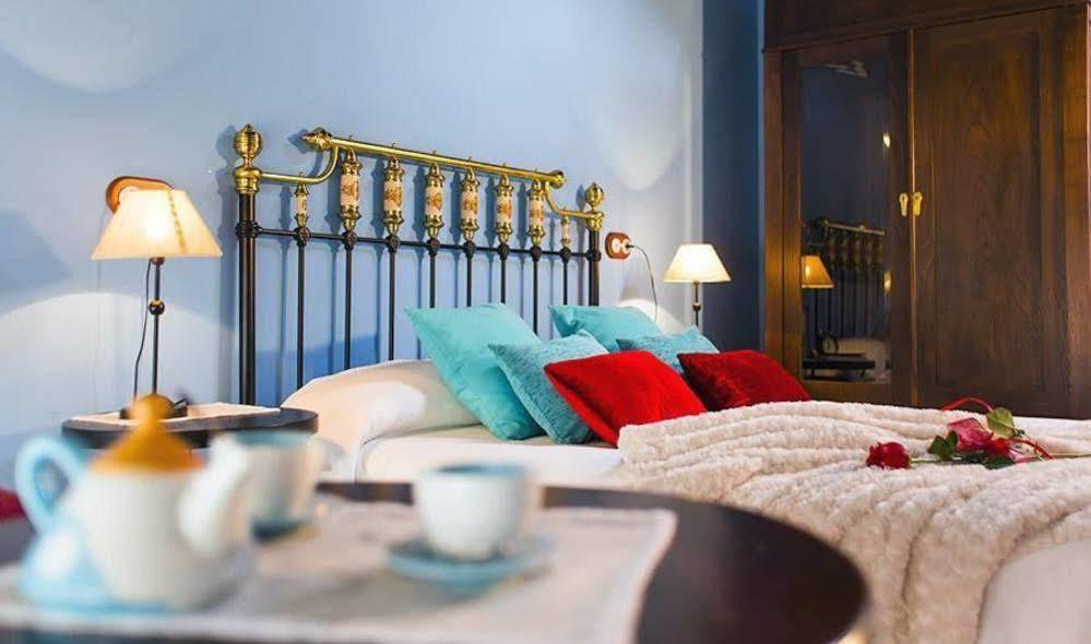 Os Tres Teixos Hotell Adelán Eksteriør bilde