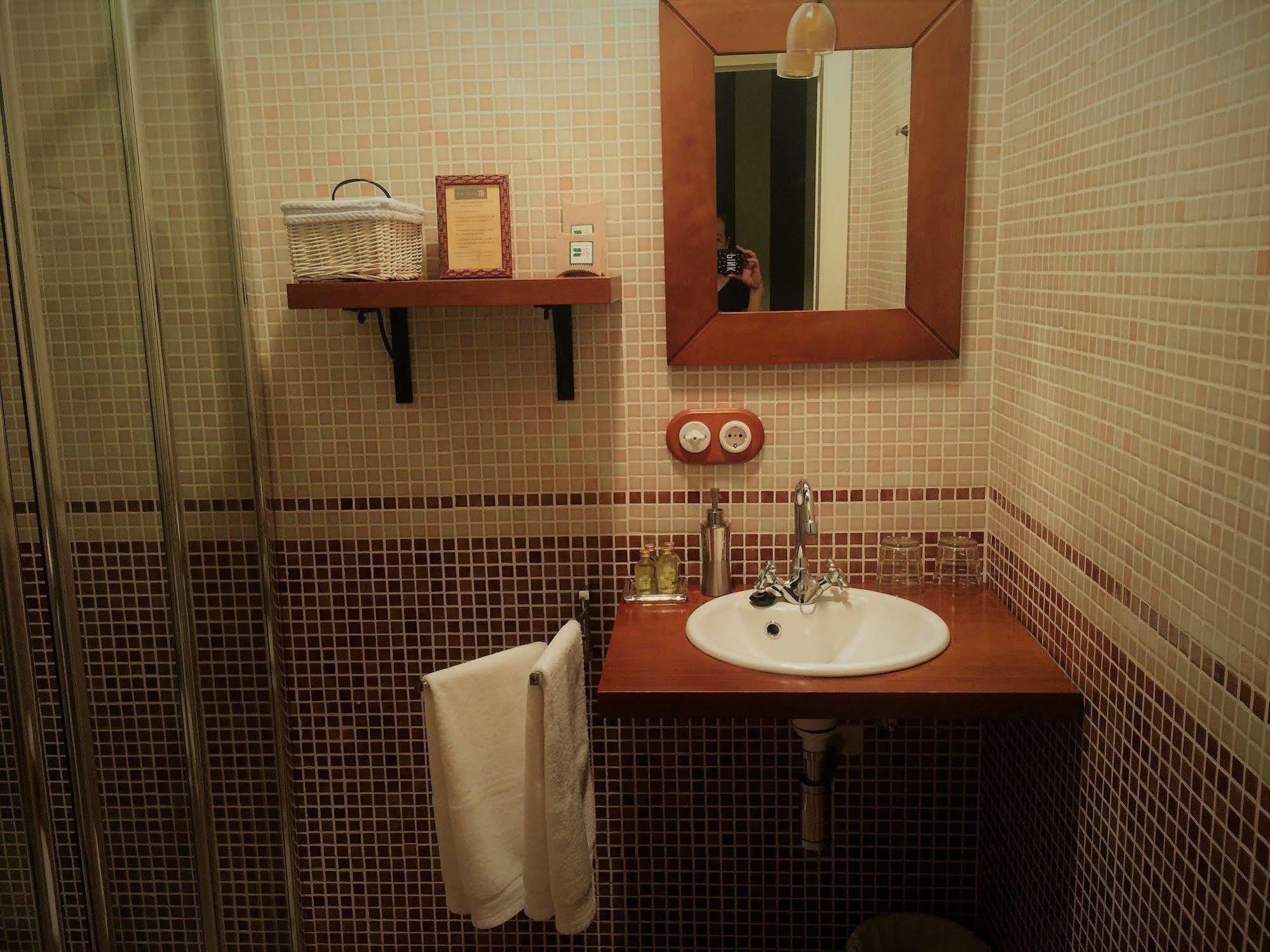 Os Tres Teixos Hotell Adelán Eksteriør bilde
