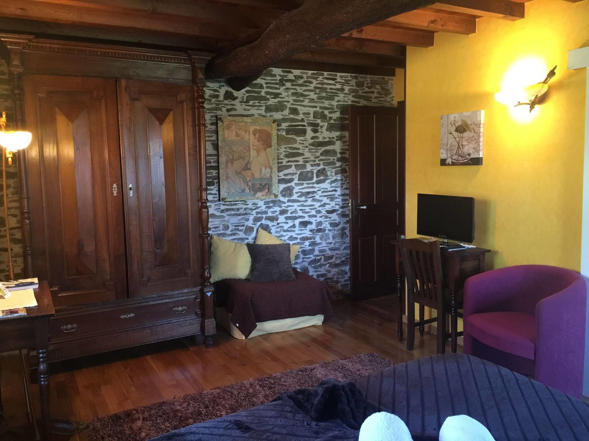 Os Tres Teixos Hotell Adelán Eksteriør bilde