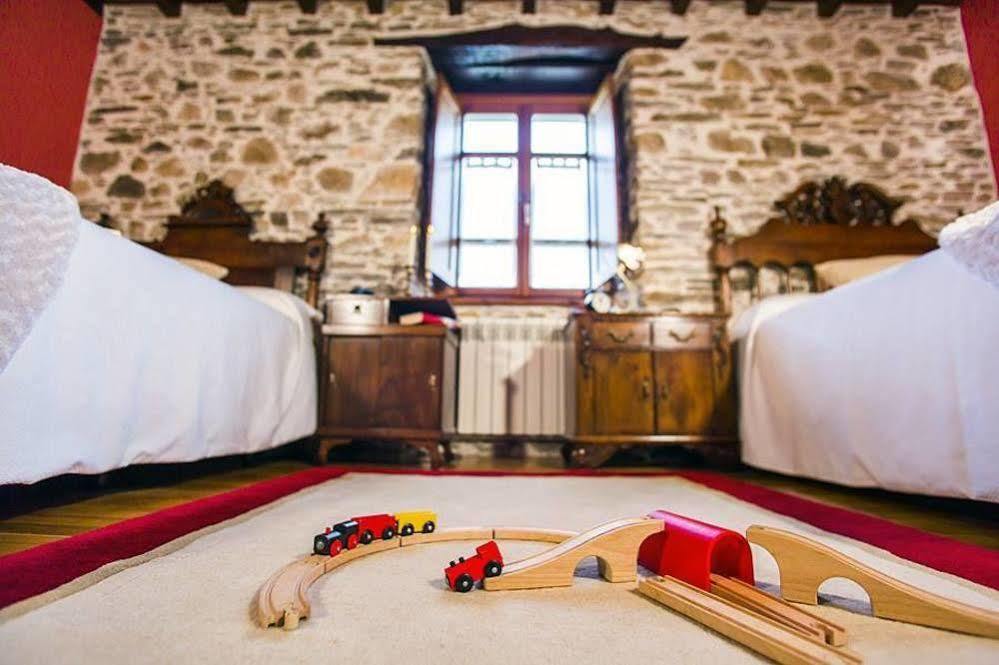 Os Tres Teixos Hotell Adelán Eksteriør bilde
