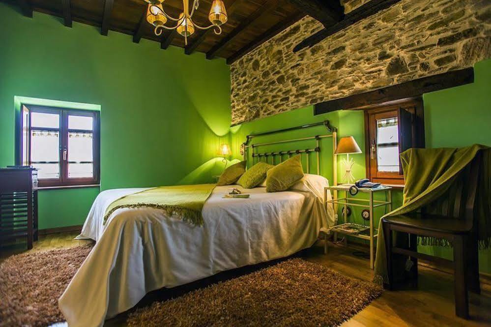 Os Tres Teixos Hotell Adelán Eksteriør bilde